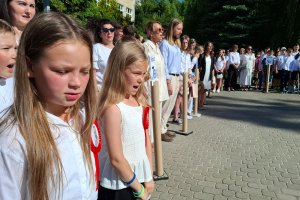 „To był rok pełen wyzwań”. Uczniowie z Warmii i Mazur oficjalnie rozpoczęli wakacje