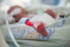 Laura ma zaledwie kilka dni. Nie jest jedynym dzieckiem, które czeka na bezpieczny dom