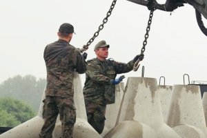 Niemieccy żołnierze budują Tarczę Wschód. Wsparcie NATO na polskiej granicy