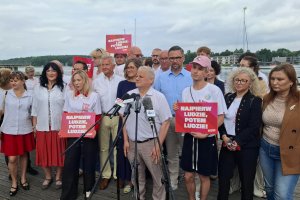 Polityka na olsztyńskiej plaży. Lewica w letniej trasie promuje swoje sukcesy