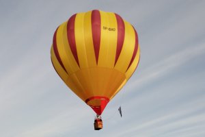 Balony znów opanowały niebo nad Pasłękiem. Jubileuszowe zawody rozpoczęte