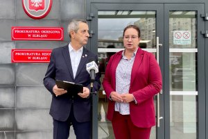 Afera wokół „Dumnych z Elbląga”. Politycy z regionu komentują działania prokuratury