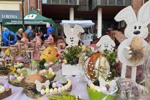 Rękodzieło i tradycyjne wypieki na pierwszym Jarmarku Wielkanocnym w Elblągu