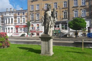 Jowisz, Junona, Meduza i Herkules - rzeźby z Kamieńca w Iławie