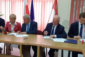 Skorzystają drogi powiatowe, gminne i miejskie ulice. Kolejne samorządy z dofinansowaniem z Funduszu Dróg Samorządowych