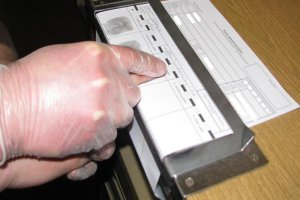  Podrobionymi banknotami próbowali zapłacić za zakupy