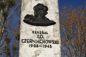  Minister Sikorski za usunięciem pomnika gen. Czerniachowskiego