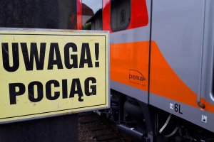 Tragiczny wypadek na torach w Olsztynie. Nie żyje mężczyzna, który wpadł pod pociąg