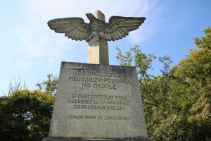 Z pomnika orła w Iławie zniknie stalinowska tablica. To efekt ustawy dekomunizacyjnej