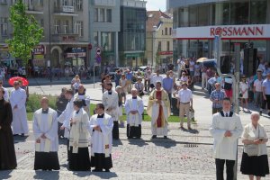 Boże Ciało 2018. Tłumy wiernych przeszły ulicami Olsztyna. ZDJĘCIA