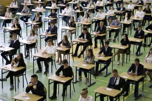 Gimnazjaliści poznali wyniki egzaminów. Rezultaty na Warmii i Mazurach poniżej średniej krajowej