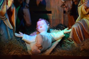Wandal zniszczył figurkę Jezusa w bożonarodzeniowej szopce