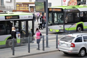 Urzędnicy wywiesili plakaty na przystankach. Czego z nich mogą dowiedzieć się pasażerowie?