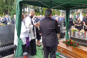 Ostatnie pożegnanie Jana Heichela. Wieloletni prezes Warmińsko-Mazurskiej Izby Rolniczej został pochowany w Biskupcu
