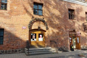 Biblioteka w Pasłęku otwiera wolny dostęp do księgozbioru. Wypożyczanie książek tylko z zachowaniem zasad sanitarnych