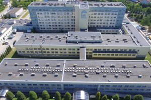 Elbląski szpital chce wybudować panele fotowoltaiczne. Mieszkańcy mówią 