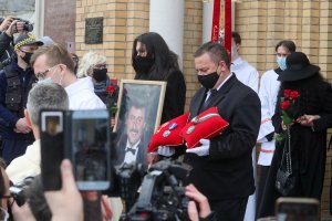 Ostatnie pożegnanie Krzysztofa Krawczyka. Artysta spoczął na cmentarzu w Grotnikach koło Łodzi