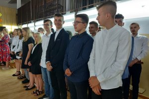 Uczniowie i nauczyciele z SP 4 w Mrągowie uroczyście pożegnali rok szkolny