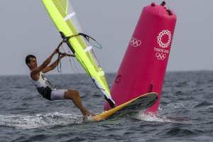 Tokio 2020: Piotr Myszka awansował na czwarte miejsce w żeglarskiej klasie RS:X