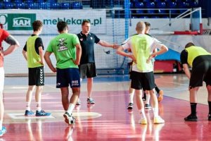 Piłkarze ręczni KPR Elbląg grają pod wodzą nowego trenera
