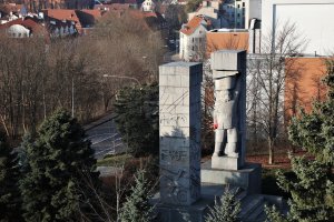 Wicepremier Gliński apeluje do prezydenta Olsztyna o usunięcie pomnika wdzięczności