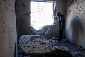 Rosyjski czołg ostrzelał dom seniora. Zginęło 56 osób