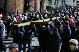 Ulicami Olsztyna przejdzie droga krzyżowa. Transmisja nabożeństwa w Radiu Olsztyn
