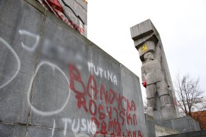 Kontrowersje po decyzji prezydenta Olsztyna w sprawie pomnika. 