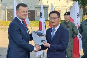 Szef MON zatwierdził umowę na nowoczesne czołgi i haubice dla Polski