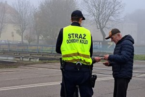 Przypominają zasady bezpieczeństwa na przejazdach kolejowych. Trwa akcja PKP PLK