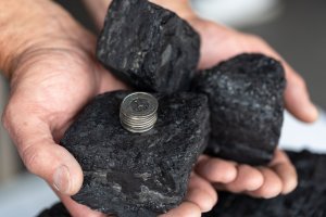 Dwie mazurskie gminy proponują mieszkańcom zakup węgla... na Pomorzu