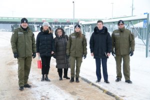 Delegacja brytyjskiej ambasady odwiedziła przejście graniczne w Bezledach