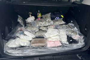 Narkotyki ukryte w samochodzie. Kierowcy grozi do 12 lat więzienia