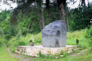 Mieszkańcy podolsztyńskiej wsi nie chcą głazu upamiętniającego sowieckiego żołnierza