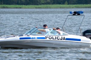 Policjanci wypływają na jeziora. Rozpoczyna się sezon żeglarski
