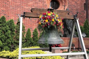 Dzwony zrabowane przez hitlerowców wracają do świątyń na Warmii i Mazurach