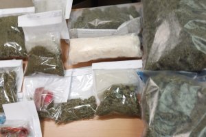 Policjanci z Olsztyna przejęli blisko 2 kilogramy narkotyków