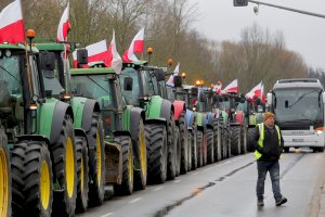 Rolnicze protesty na S7 koło Elbląga i DK65 niedaleko Olecka