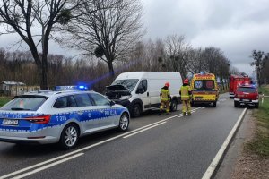 Wypadek na DK51. Jedna osoba została ranna