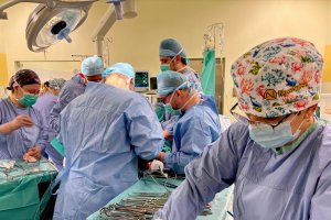 Lekarze z Olsztyna uratowali 17-latka przed amputacją nogi