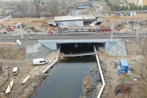Trwa budowa linii Rail Baltica. Postępują prace na stacji i wiaduktach w Ełku