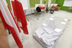 IPSOS: KO wygrała wśród młodszych wyborców, seniorzy siłą PiS-u