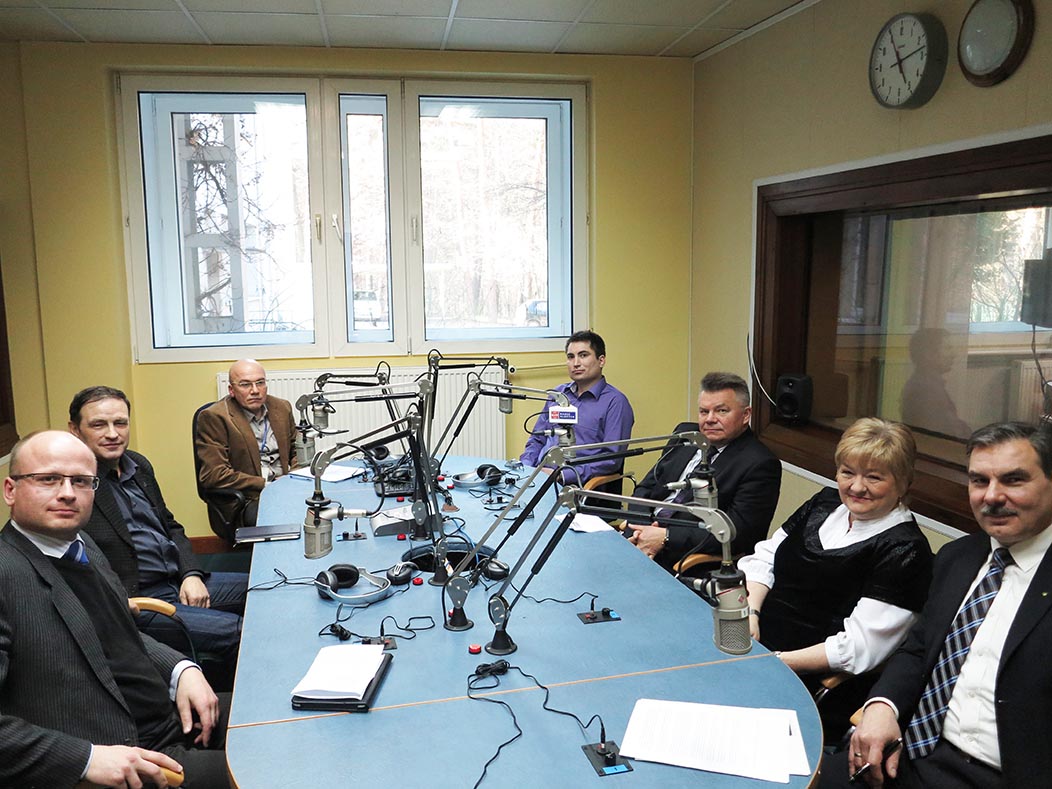 od lewej: Paweł Kowszyński, Dariusz Rudnik, Leszek Cimoch (prowadzący), Janusz Niedźwiecki, Andrzej Ryński, Elżbieta Gelert, Zbigniew Włodkowski, fot. A. Socha