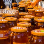 Pszczelarze świętowali w Olsztynku. Turyści robili słodkie zapasy na zimę