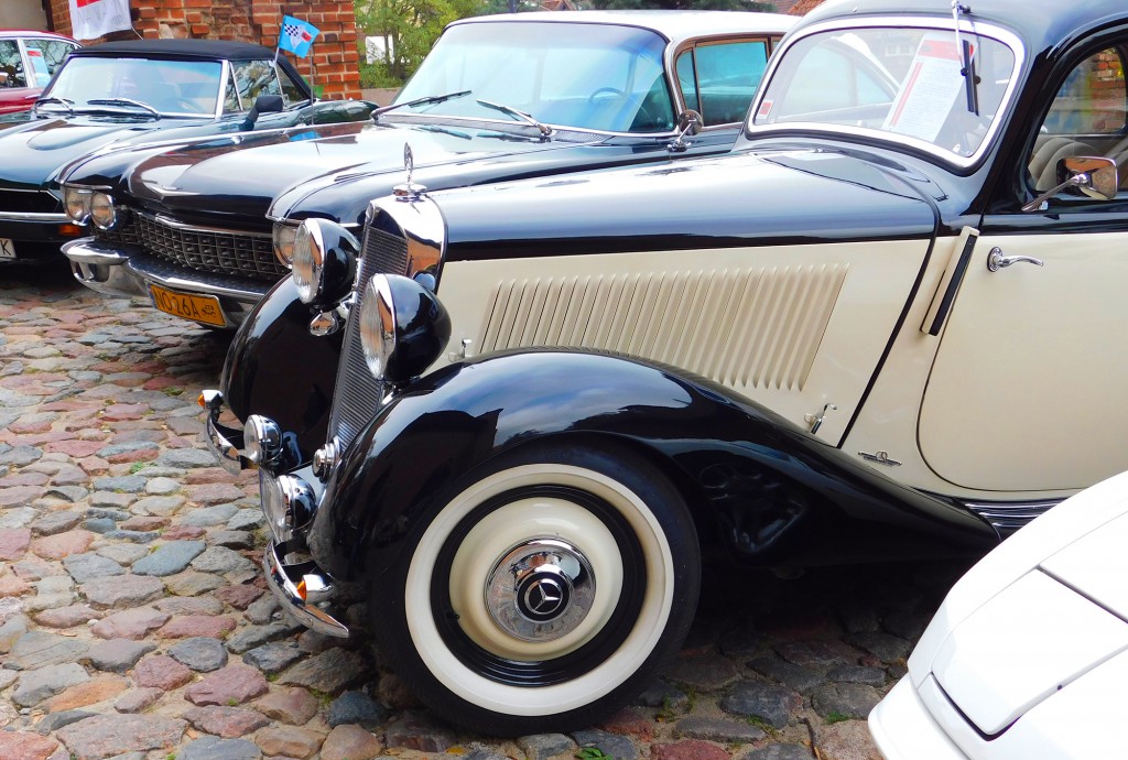 Klasyczne samochody, malarstwo i historia motoryzacji. Finał sezonu w Olsztynie