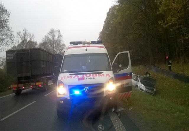 Wypadek na DK 65 samochód wjechał do rowu Radio Olsztyn