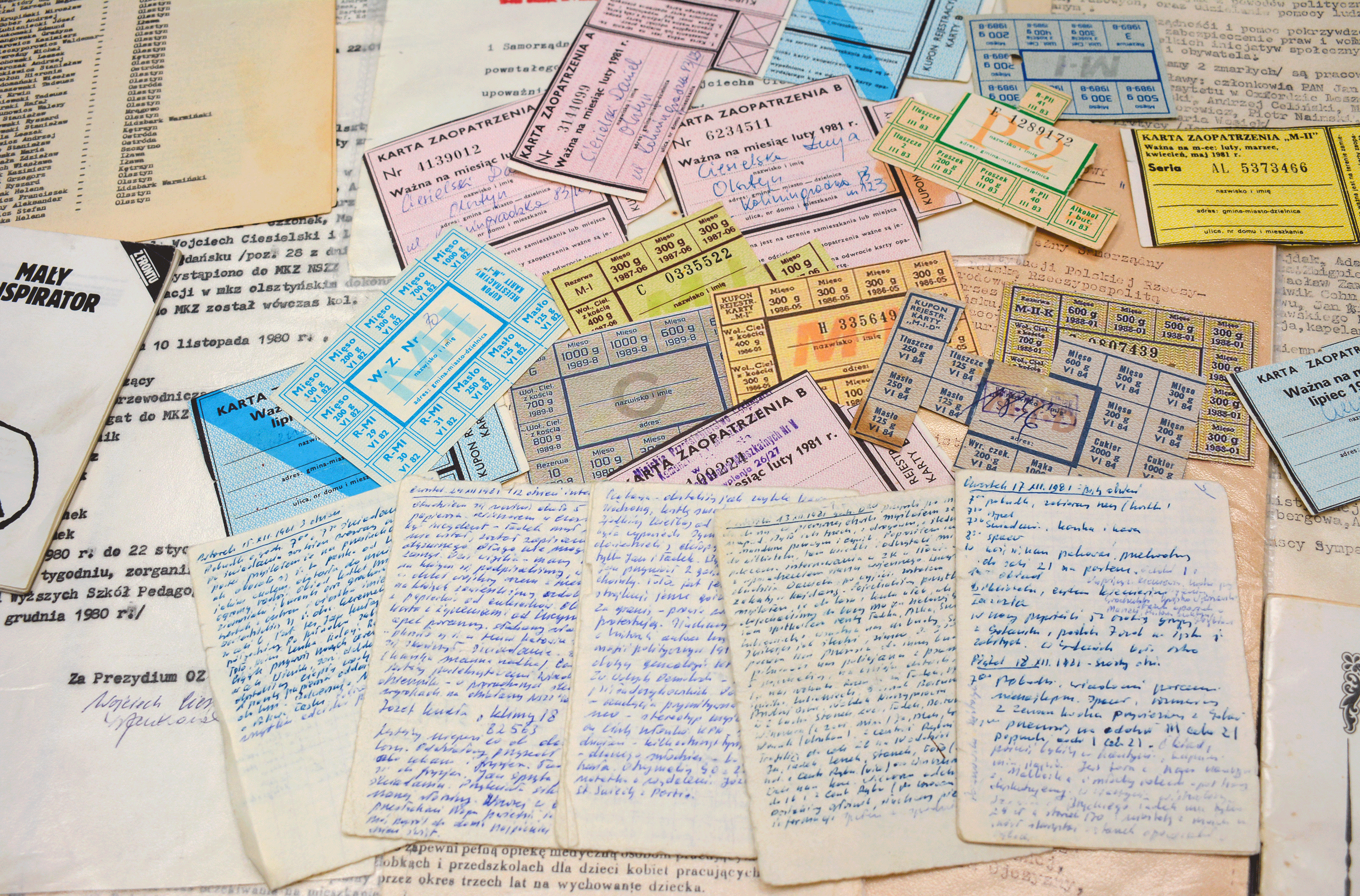 Zapiski W. Ciesielskiego z internowania i kartki. Fot. B. Świerkowska-Chromy