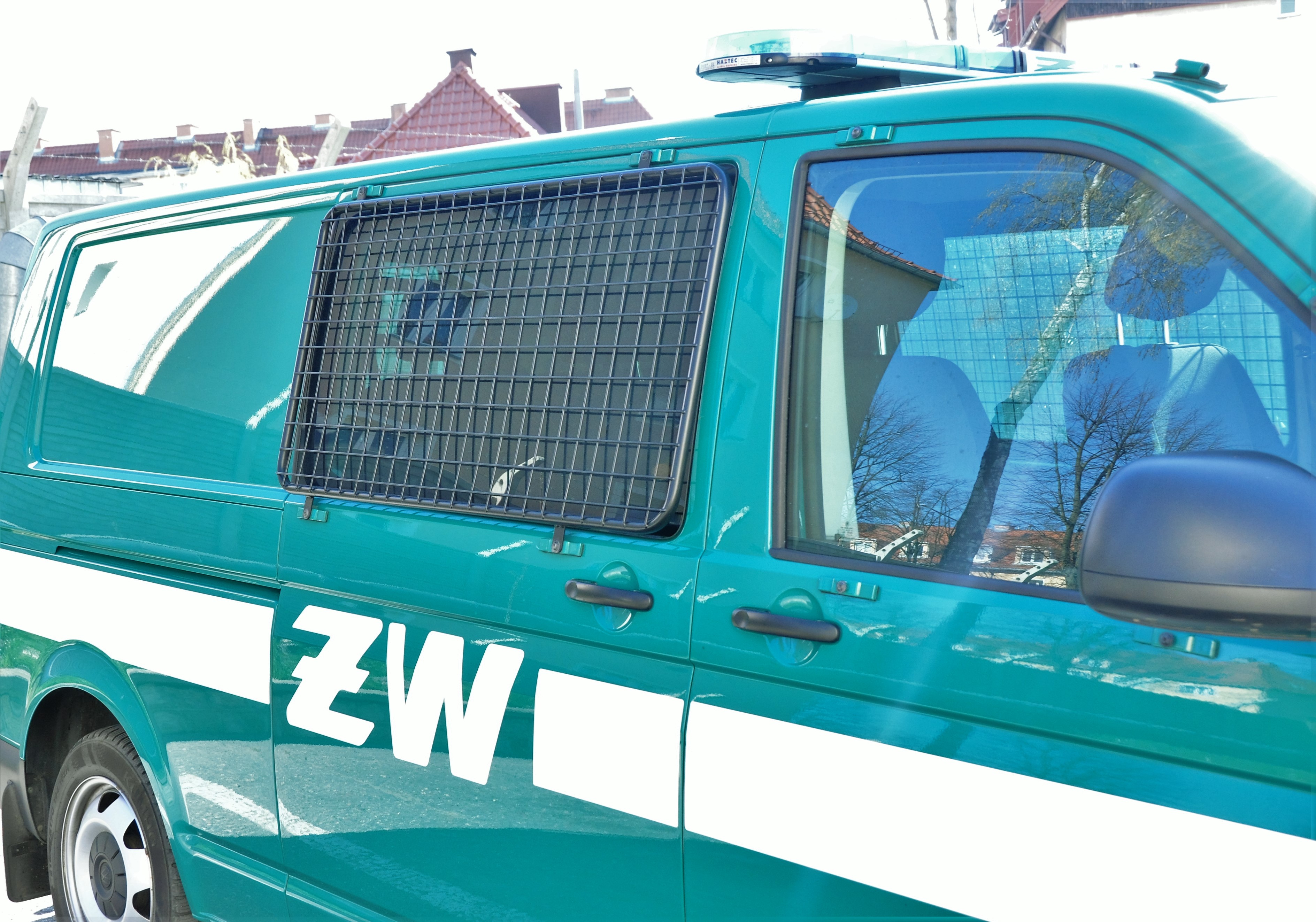 Żandarmeria ustaliła właściciela znalezionych w lesie skrzyń na amunicję