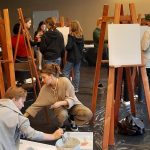 Olsztyńska młodzież wymienia się doświadczeniami i maluje z rówieśnikami z Litwy