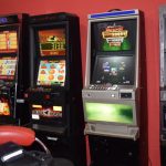 Kolejne uderzenie w punkty z hazardem. Nielegalne automaty zlikwidowano w kilku miastach regionu